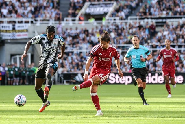 Milos Kerkez of Liverpool takes a shot on goal during the Premier League match Newcastle Untied vs Liverpool at St. James's Park, Newcastle, United Kingdom on 23 August 2026

(Photo by Alfie Cosgrove/News Images)