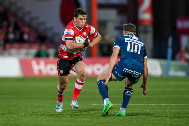  Seb Atkinson of Gloucester Rugby runs towards  George Ford of Sale Sharks during the Gallagher Premiership match Gloucester vs Sale Sharks at Kingsholm Stadium, Gloucester, United Kingdom on 08 May 2026

(Photo by Alex Williamson/News Images)