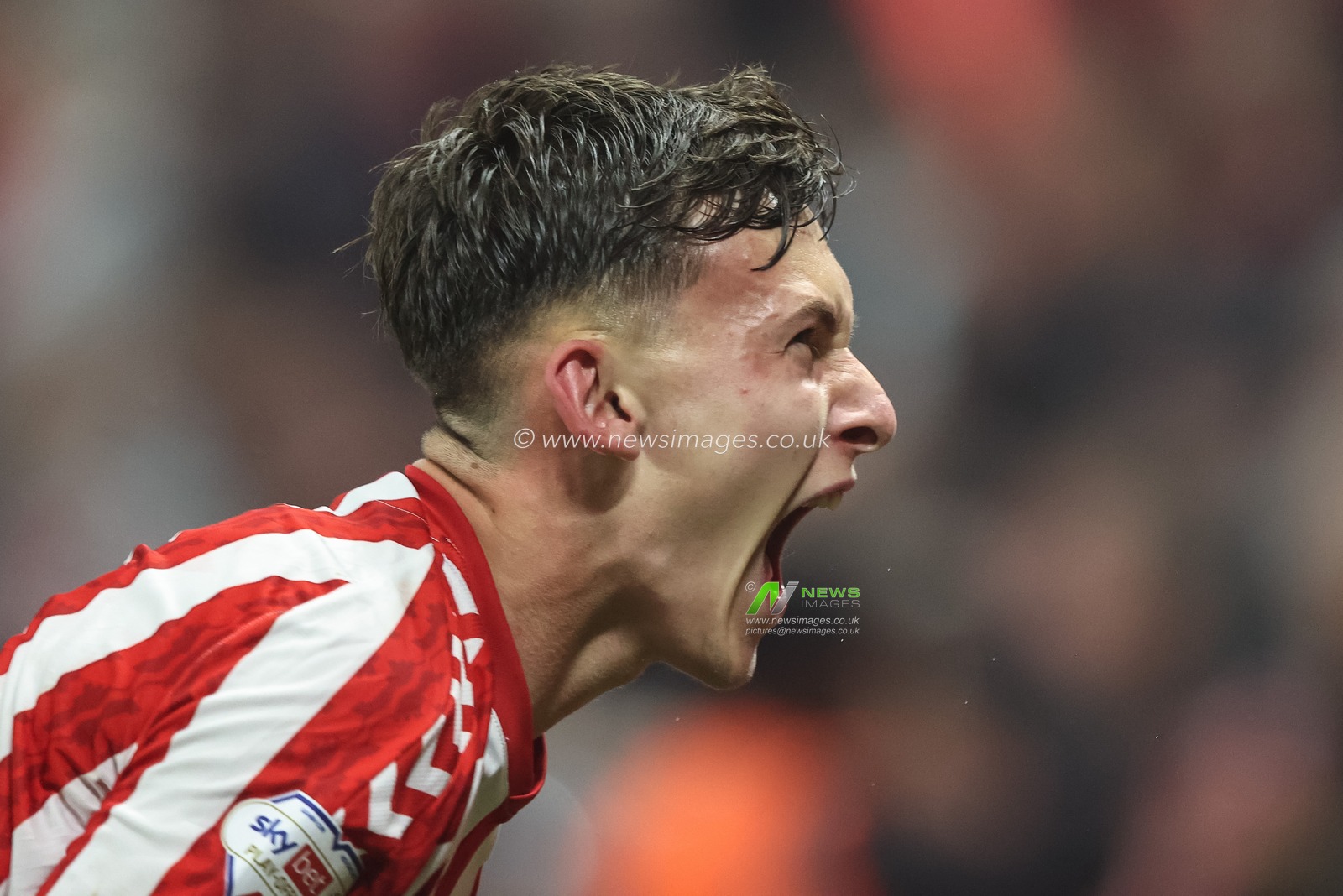 Chris Rigg of Sunderland celebrates the win during the Sky Bet Championship Playoff Semi-final match Sunderland vs Coventry City at Stadium Of Light, Sunderland, United Kingdom, 13th May 2025

(Photo by Alfie Cosgrove/News Images)