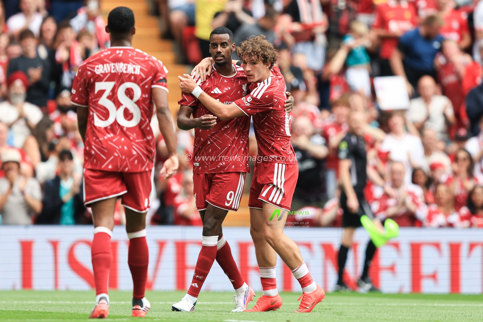 Alexander Isak of Liverpool celebrates after scoring to make it 1-0 during the pre-season friendly match Liverpool vs Monaco at Anfield, Liverpool, United Kingdom on 09 August 2026

(Photo by Jorge Horsted/News Images)