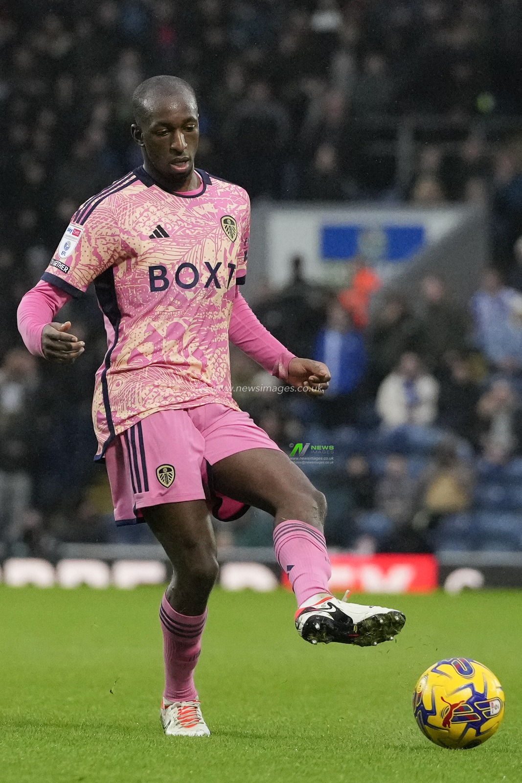 Glen Kamara #8 of Leeds United during the Sky Bet Championship match Blackburn Rovers vs Leeds United at Ewood Park, Blackburn, United Kingdom, 9th December 2023

(Photo by Steve Flynn/News Images)