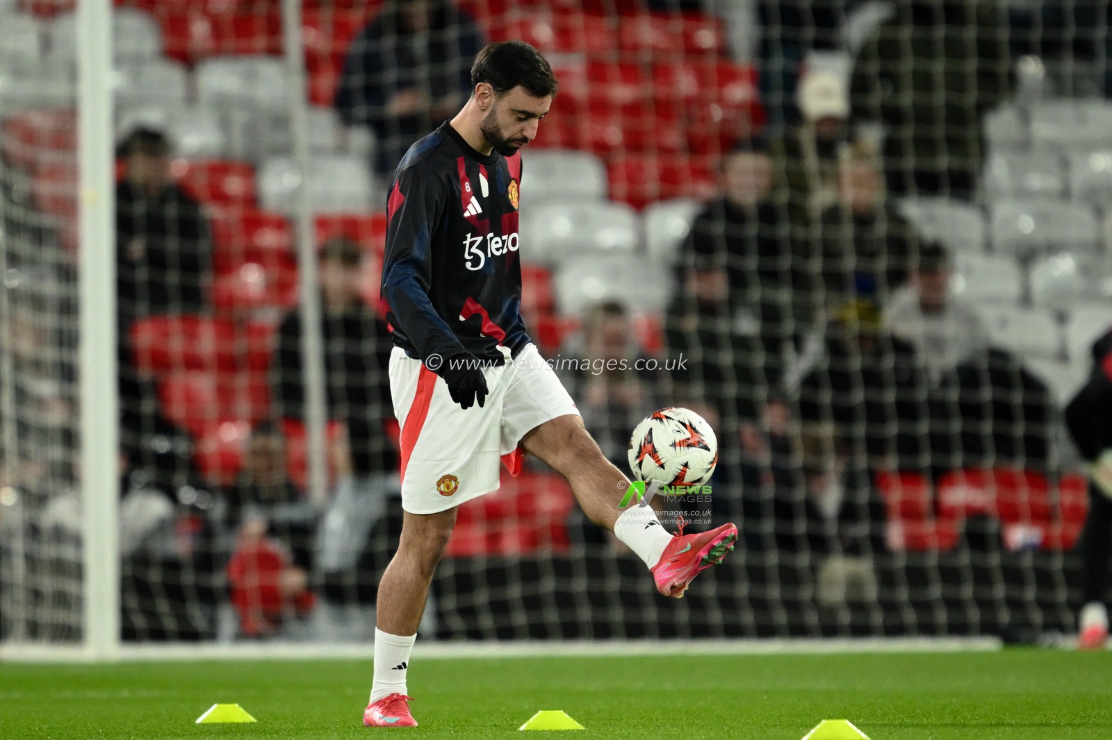 Bruno Fernandes of Manchester United in the pregame warmup session during the UEFA Europa League Last 16 match Manchester United vs Real Sociedad at Old Trafford, Manchester, United Kingdom, 13th March 2025

(Photo by Craig Thomas/News Images)