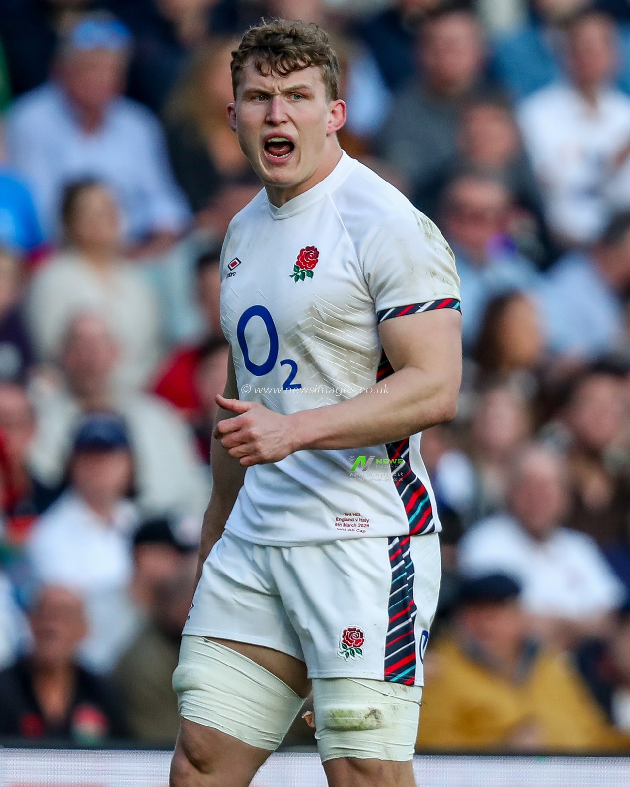 Ted Hill of England gives the team instructions during the 2025 Guinness 6 Nations match England vs Italy at Allianz Stadium, Twickenham, United Kingdom, 9th March 2025

(Photo by Izzy Poles/News Images)