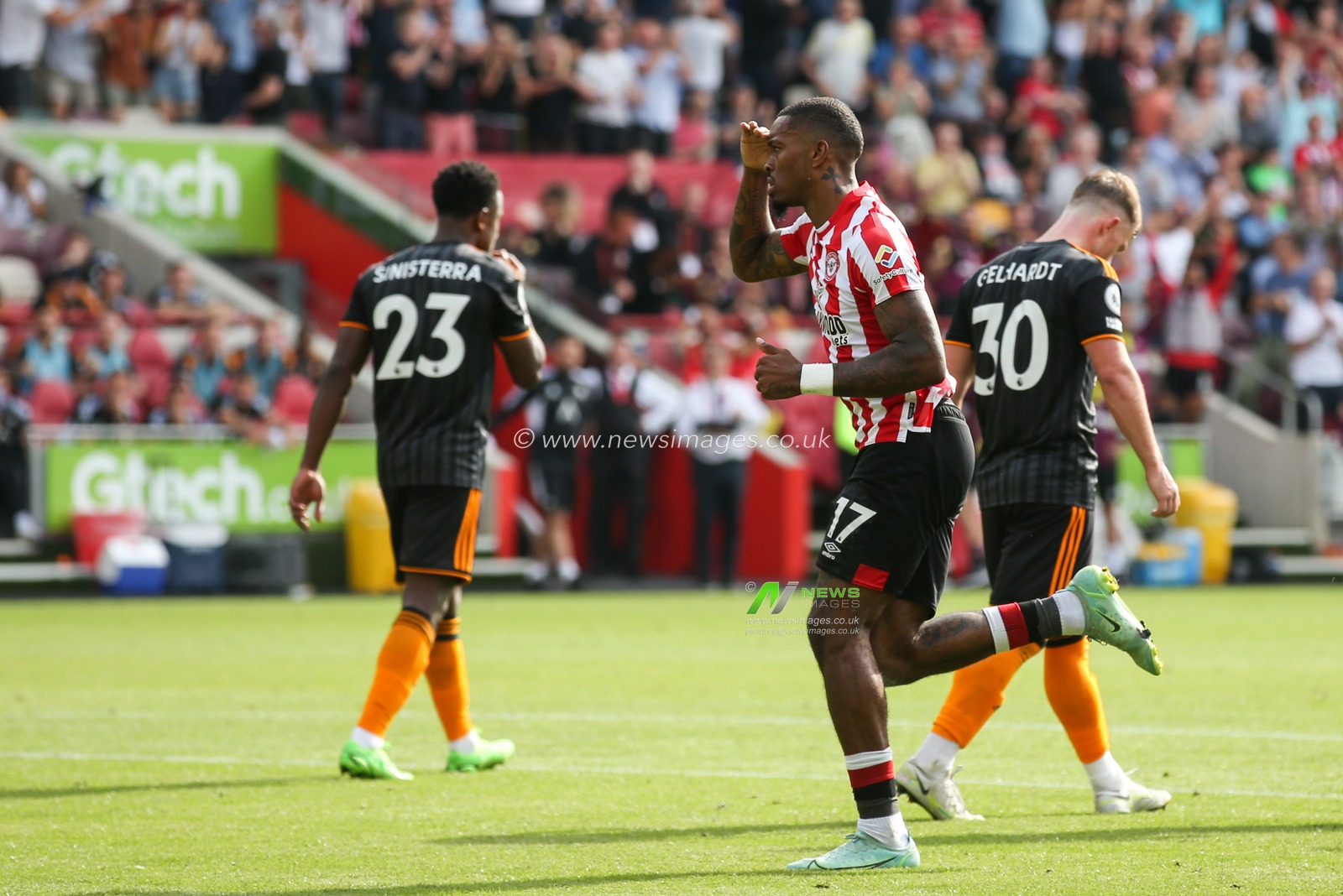 Ivan Toney #17 of Brentford celebrates his goal to make it 2-0 during the Premier League match Brentford vs Leeds United at Brentford Community Stadium, London, United Kingdom, 3rd September 2022

(Photo by Arron Gent/News Images)