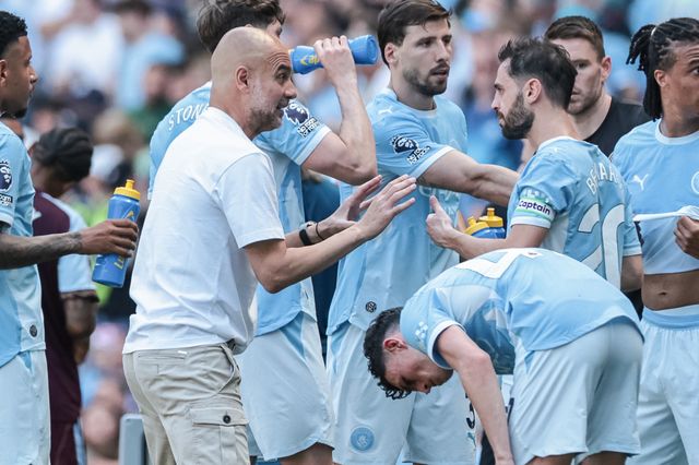 Pep Guardiola manager of Manchester City gives instruction to Bernardo Silva of Manchester City during the drinks break during the Premier League match Manchester City vs Aston Villa at Etihad Stadium, Manchester, United Kingdom on 24 May 2026

(Photo by Mark Cosgrove/News Images)