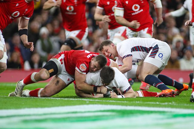 Tom Curry of England is tackled by Elliot Dee of Wales during the 2025 Guinness 6 Nations match Wales vs England at Principality Stadium, Cardiff, United Kingdom, 15th March 2025

(Photo by Andrew Lewis/News Images)