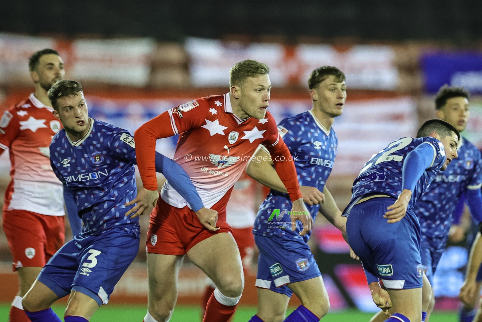 Sam Cosgrove of Barnsley in action during the Sky Bet League 1 match Barnsley vs Carlisle United at Oakwell, Barnsley, United Kingdom, 16th January 2024

(Photo by Mark Cosgrove/News Images)