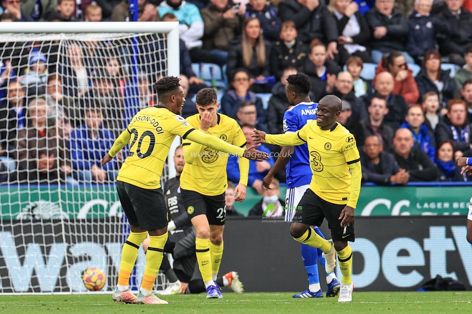 Ngolo Kante #7 of Chelsea celebrates his goal to make it 0-2