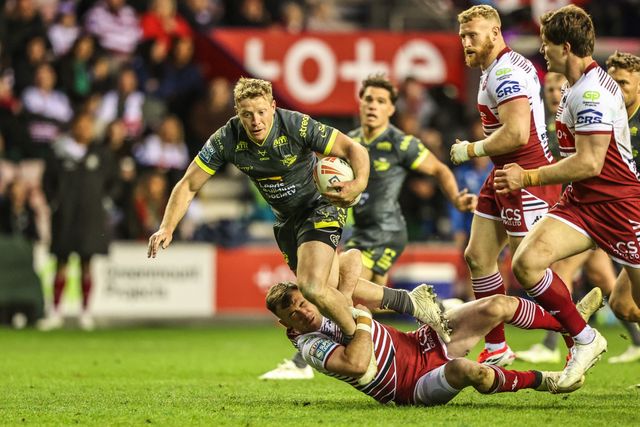 Lachie Miller of Leeds Rhinos is tackled by Harry Smith of Wigan Warriors during the Betfred Super League round 11 match Wigan Warriors vs Leeds Rhinos at The Brick Community Stadium, Wigan, United Kingdom on 15 May 2026

(Photo by Alfie Cosgrove/News Images)