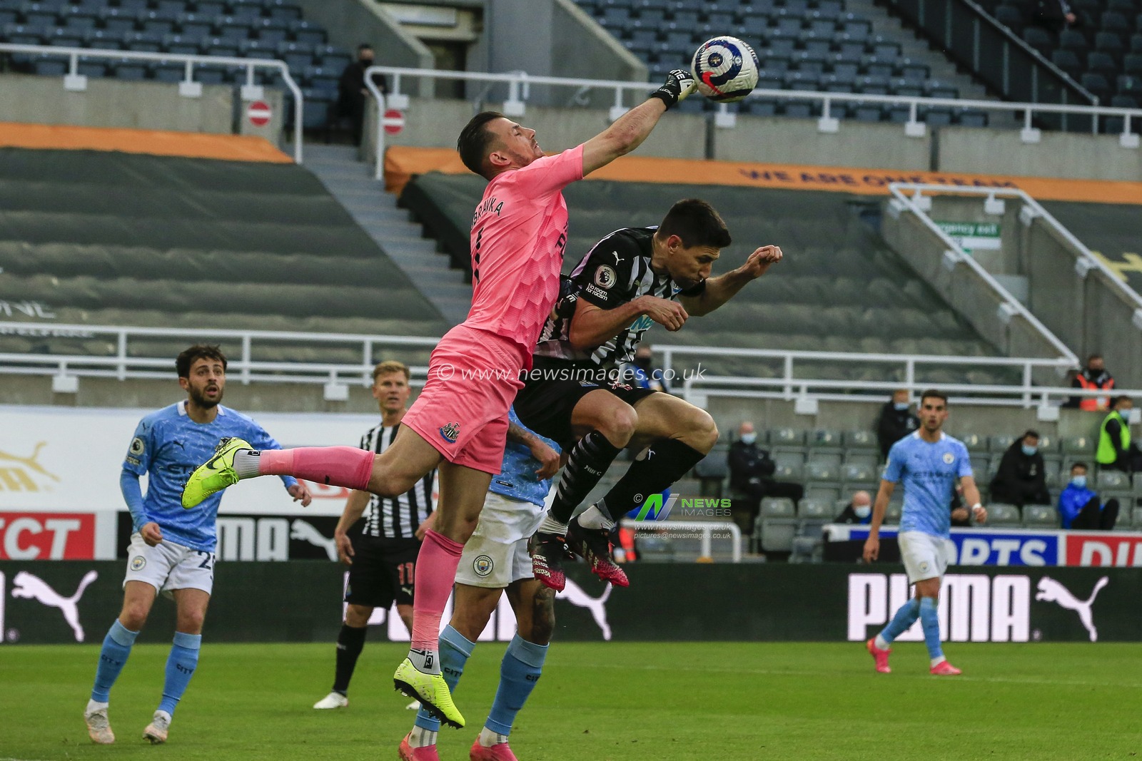 Martin DÃºbravka #1 of Newcastle United punches the ball clear
