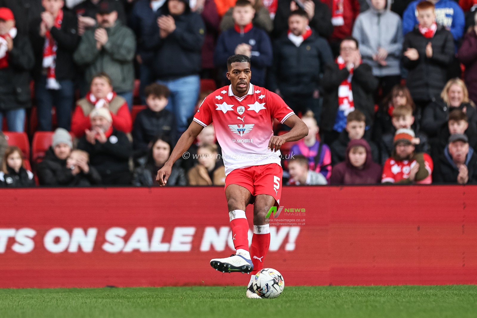 Donovan Pines of Barnsley with the ball during the Sky Bet League 1 match Barnsley vs Derby County at Oakwell, Barnsley, United Kingdom, 24th February 2024

(Photo by Mark Cosgrove/News Images)