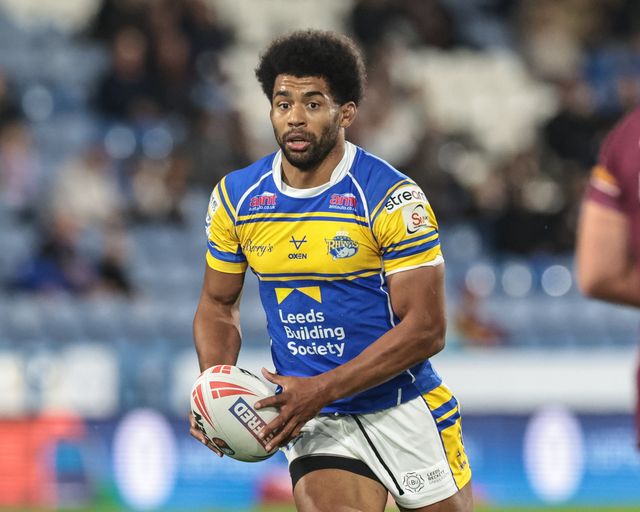 Kallum Watkins of Leeds Rhinos with the ball during the Betfred Super League Round 25 match Huddersfield Giants vs Leeds Rhinos at Accu Stadium, Huddersfield, United Kingdom, 4th September 2025

(Photo by Mark Cosgrove/News Images)