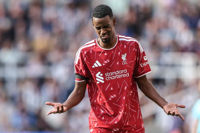 Alexander Isak of Liverpool reacts to being nudged by Anthony Elanga of Newcastle United during the Premier League match Newcastle Untied vs Liverpool at St. James's Park, Newcastle, United Kingdom on 23 August 2026

(Photo by Alfie Cosgrove/News Images)
