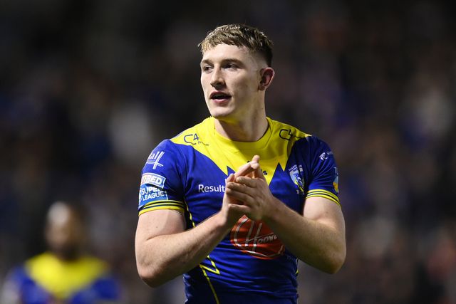Matty Nicholson of Warrington Wolves shows appreciation to the fans following the Betfred Super League play-off Eliminator 2 Warrington Wolves v St Helens at Halliwell Jones Stadium, Warrington, United Kingdom, 28th September 2024

(Photo by Ben Roberts/News Images)