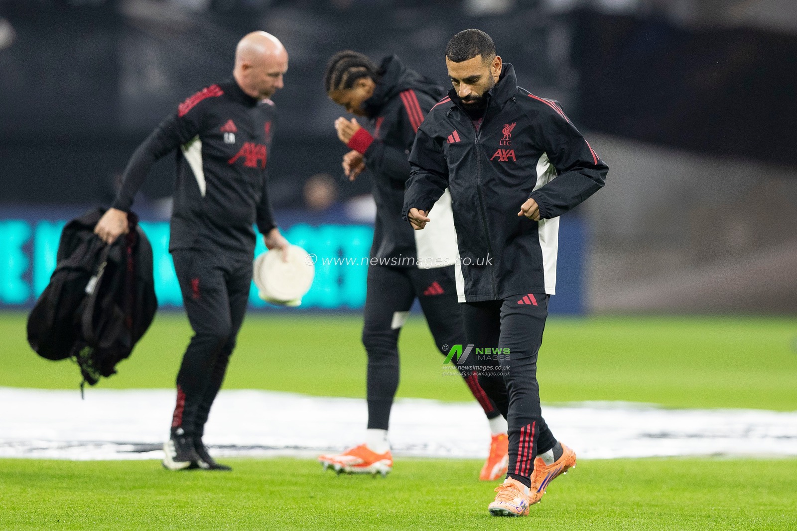 Mohamed Salah of Liverpool warming up with the substitutes before the UEFA Champions League Matchday 3 of 8 Eintracht Frankfurt vs Liverpool at Deutsche Bank Park, Frankfurt, Germany, 22nd October 2025

(Photo by Ian Stephen/News Images)