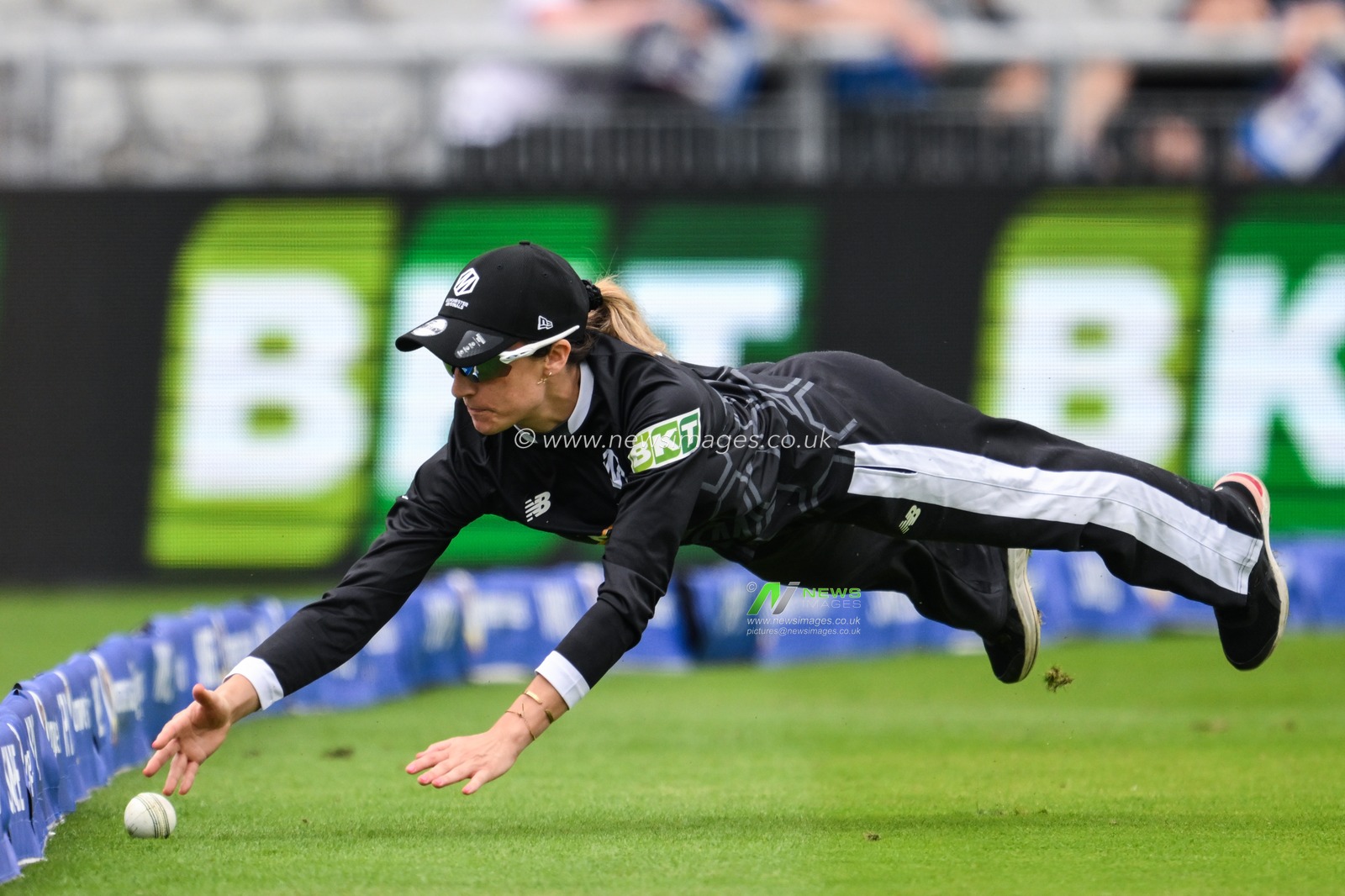 Fi Morris of Manchester Orignals dives to try to stop the ball going for a boundary during the The Hundred match Manchester Originals Women vs Oval Invincibles Women at Old Trafford, Manchester, United Kingdom, 6th August 2024

(Photo by Craig Thomas/News Images)