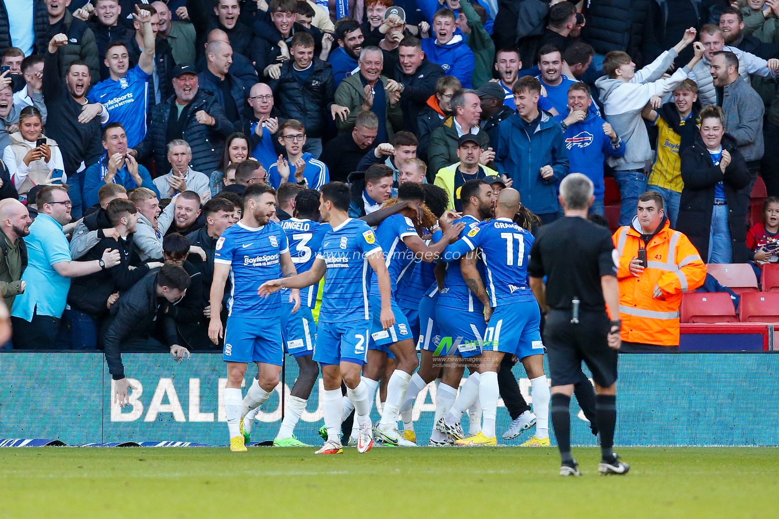 Troy Deeney #8 of Birmingham City Celebrates scoring a goal to make it 1-1 during the Sky Bet Championship match Sheffield United vs Birmingham City at Bramall Lane, Sheffield, United Kingdom, 1st October 2022

(Photo by Ben Early/News Images)