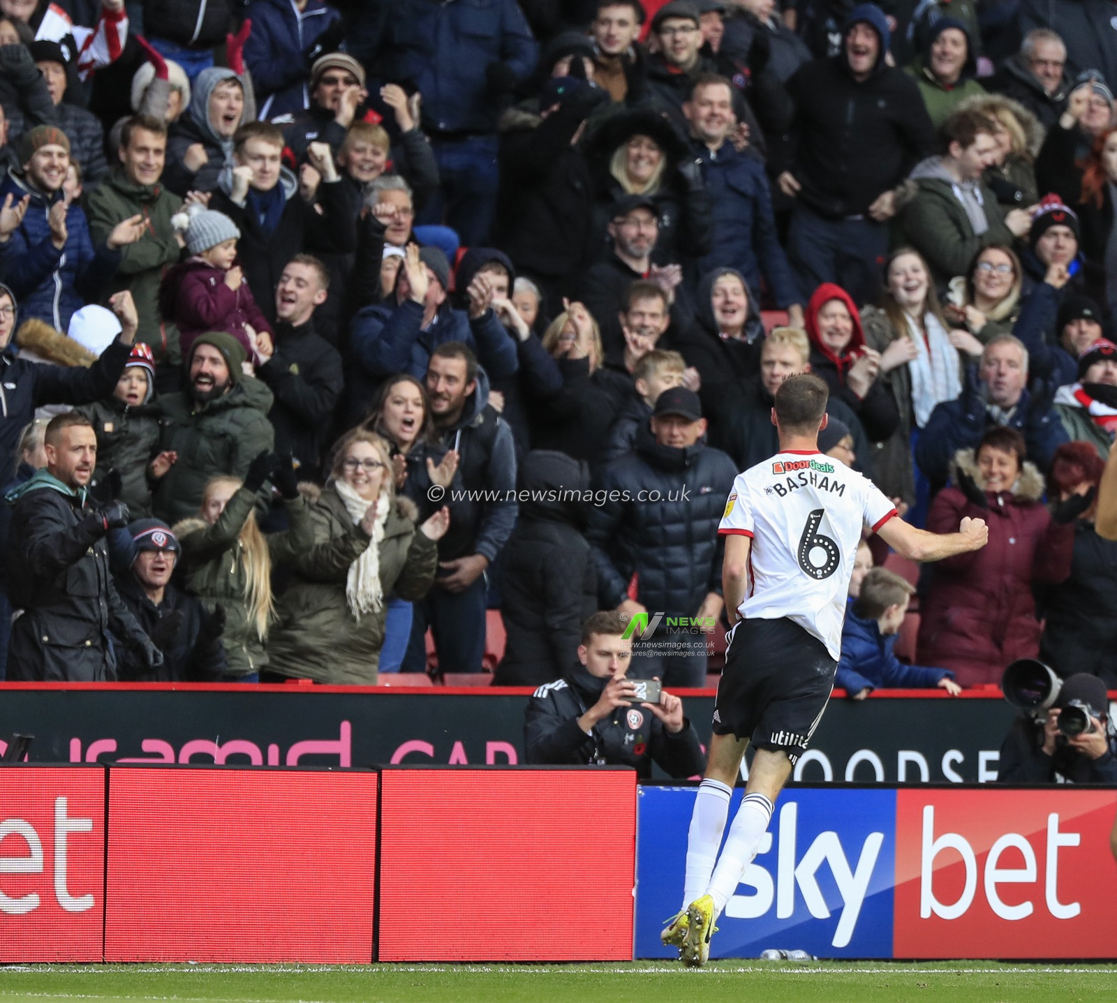 27th October 2018, Bramall Lane, Sheffield, England; Sky Bet Championship, Sheffield United v Wigan ; Chris Basham (06) of Sheffield United celebrates the opening goal of the game

Credit: Conor Molloy/News Images

English Football League images are subject to DataCo Licence