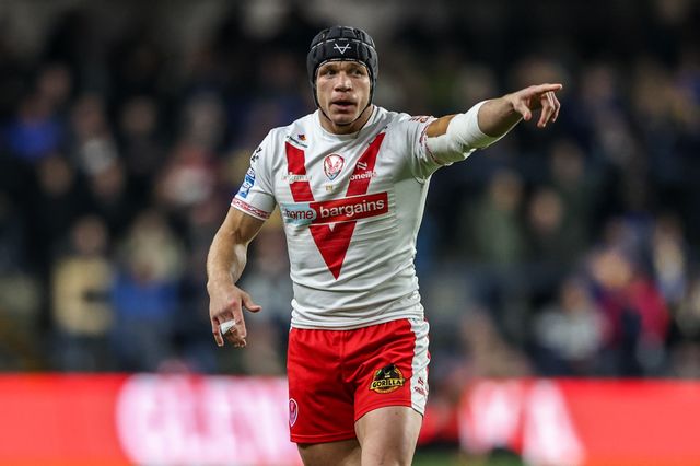 Jonny Lomax of St. Helens gives team mates instructions during the Betfred Super League play-off Eliminator 2 match Leeds Rhinos vs St Helens at Headingley Stadium, Leeds, United Kingdom, 27th September 2025

(Photo by Alfie Cosgrove/News Images)