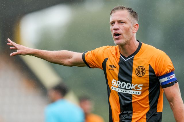 Michael Morrison of Cambridge United gives the team instructions during the Pre-season friendly match Cambridge United vs Charlton Athletic at Abbey Stadium, Cambridge, United Kingdom, 26th July 2025

(Photo by Izzy Poles/News Images)