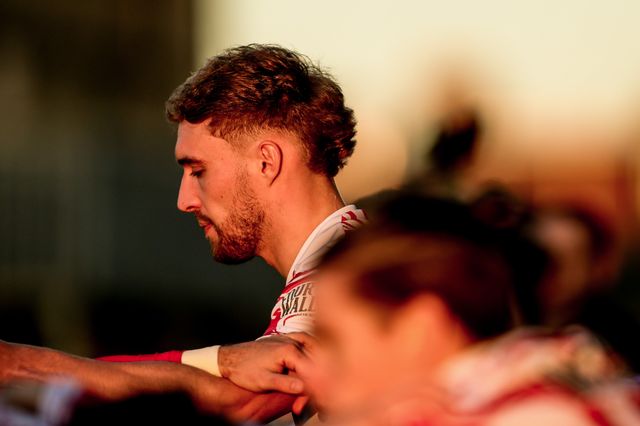 Sam Smith of Wrexham AFC warms up prior to the Sky Bet League 1 match Cambridge United vs Wrexham at Abbey Stadium, Cambridge, United Kingdom, 1st April 2025

(Photo by Izzy Poles/News Images)