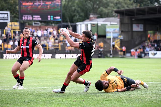 Josh Smith of Warrington Wolves catches the ball during the Betfred Super League round 21 match Castleford Tigers vs Warrington Wolves at OneBore Stadium, Castleford, Untied Kingdom on 01 August 2026

(Photo by Ben Roberts/News Images)
