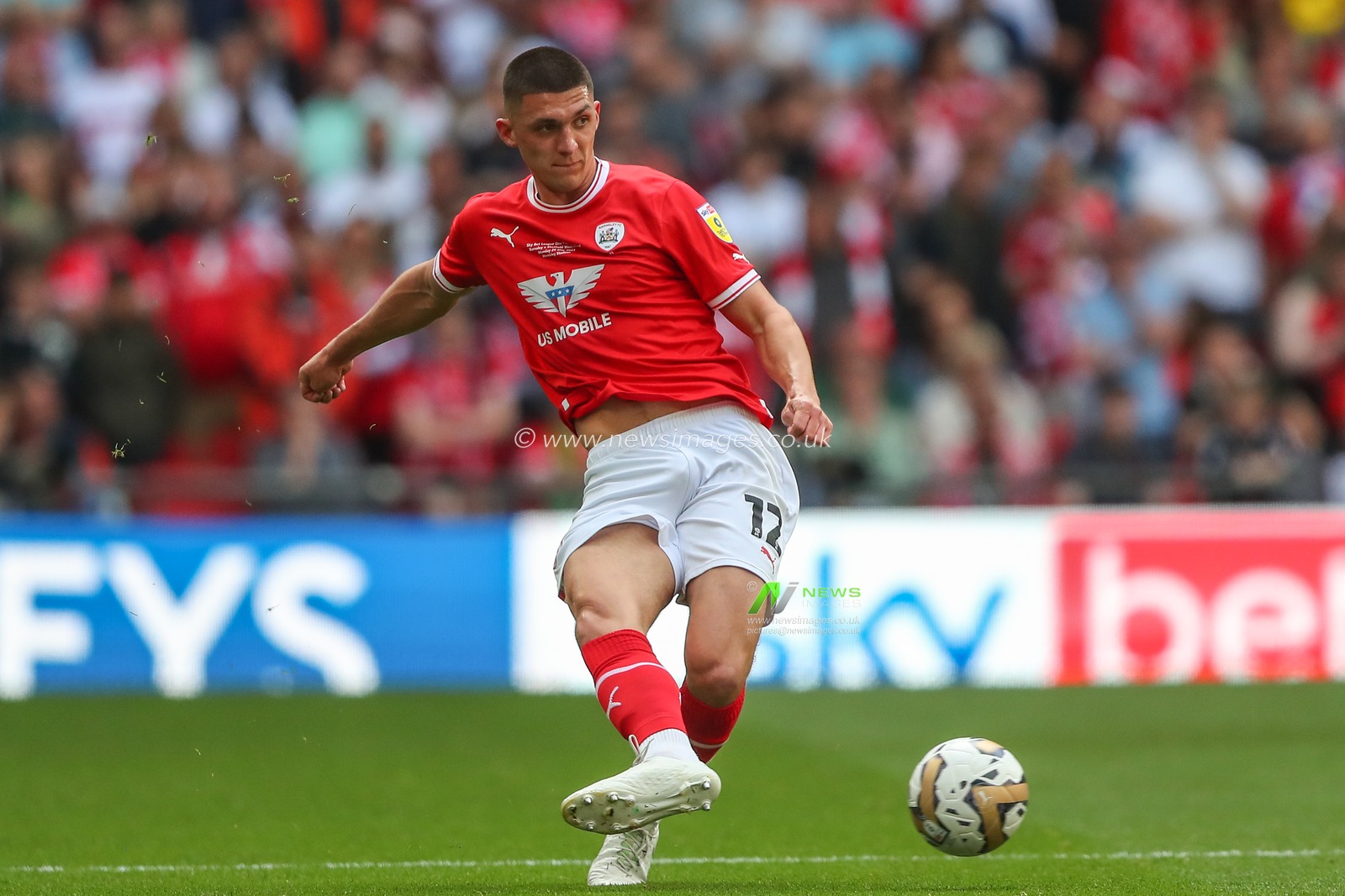 Bobby Thomas #12 of Barnsley passes eth ball during the Sky Bet League 1 Play-off Final match Barnsley vs Sheffield Wednesday at Wembley Stadium, London, United Kingdom, 29th May 2023

(Photo by Gareth Evans/News Images)