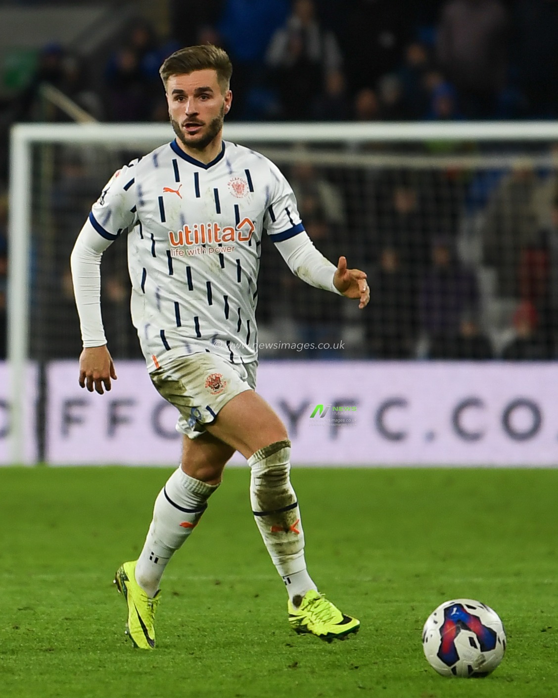 Luke Garbutt #29 of Blackpool during the Sky Bet Championship match Cardiff City vs Blackpool at Cardiff City Stadium, Cardiff, United Kingdom, 17th December 2022

(Photo by Mike Jones/News Images)