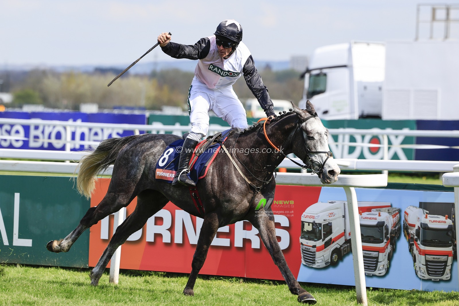 Irish Point ridden by Davy Russell wins The Turners Mersey Novices Hurdle at The Randox Grand National festival 2023 Grand National Day at Aintree Racecourse, Liverpool, United Kingdom, 15th April 2023

(Photo by Conor Molloy/News Images)