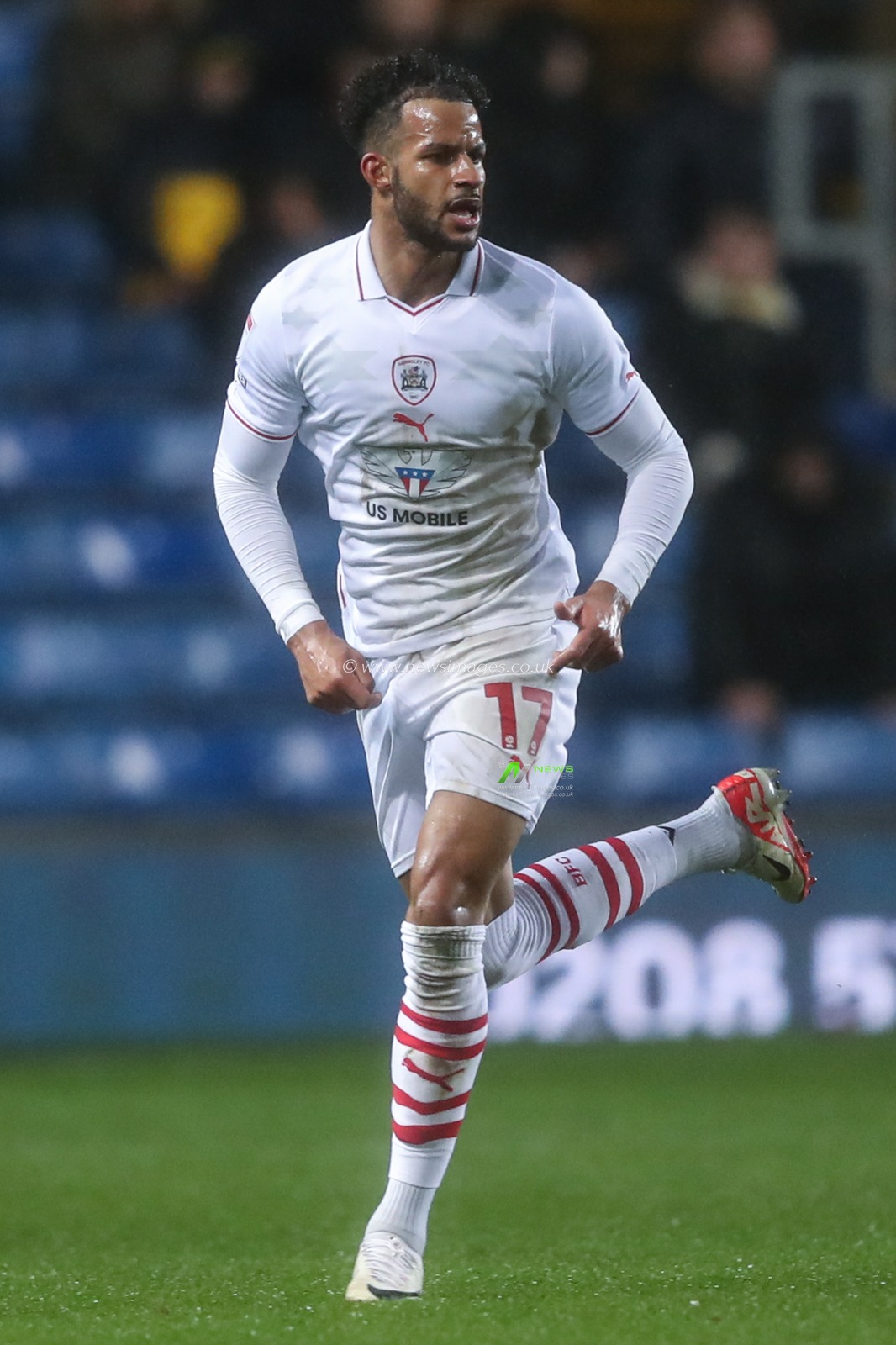 Barry Cotter of Barnsley during the Sky Bet League 1 match Oxford United vs Barnsley at Kassam Stadium, Oxford, United Kingdom, 23rd January 2024

(Photo by Alfie Cosgrove/News Images)