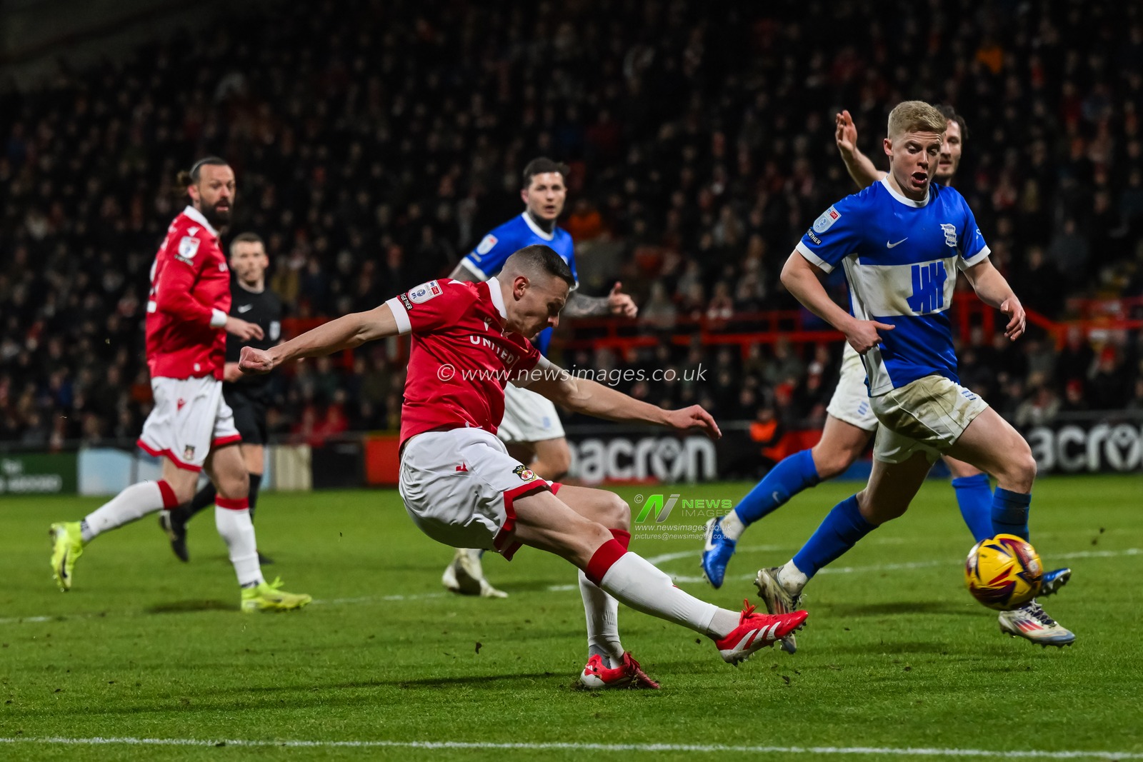 Paul Mullin of Wrexham shoots on goal during the Sky Bet League 1 match Wrexham vs Birmingham City at SToK Cae Ras, Wrexham, United Kingdom, 23rd January 2025

(Photo by Craig Thomas/News Images)