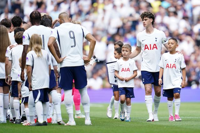 Archie Gray of Tottenham Hotspur ahead of kick off during the pre-season friendly match Tottenham Hotspur vs Hoffenheim at Tottenham Hotspur Stadium, London, United Kingdom on 15 August 2026

(Photo by Harvey Murphy/News Images)