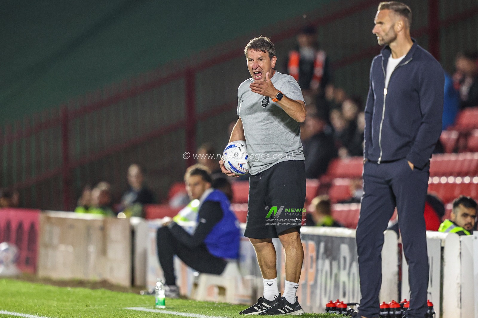 Daniel Stendel manager of Barnsley gives his team instructions during the Sky Bet League One match Barnsley vs Blackpool at Oakwell, Barnsley, United Kingdom on 02 September 2026

(Photo by Alfie Cosgrove/News Images)