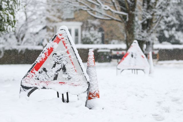 Snow scenes from Dore Sheffield as the cold snap continues for a second day