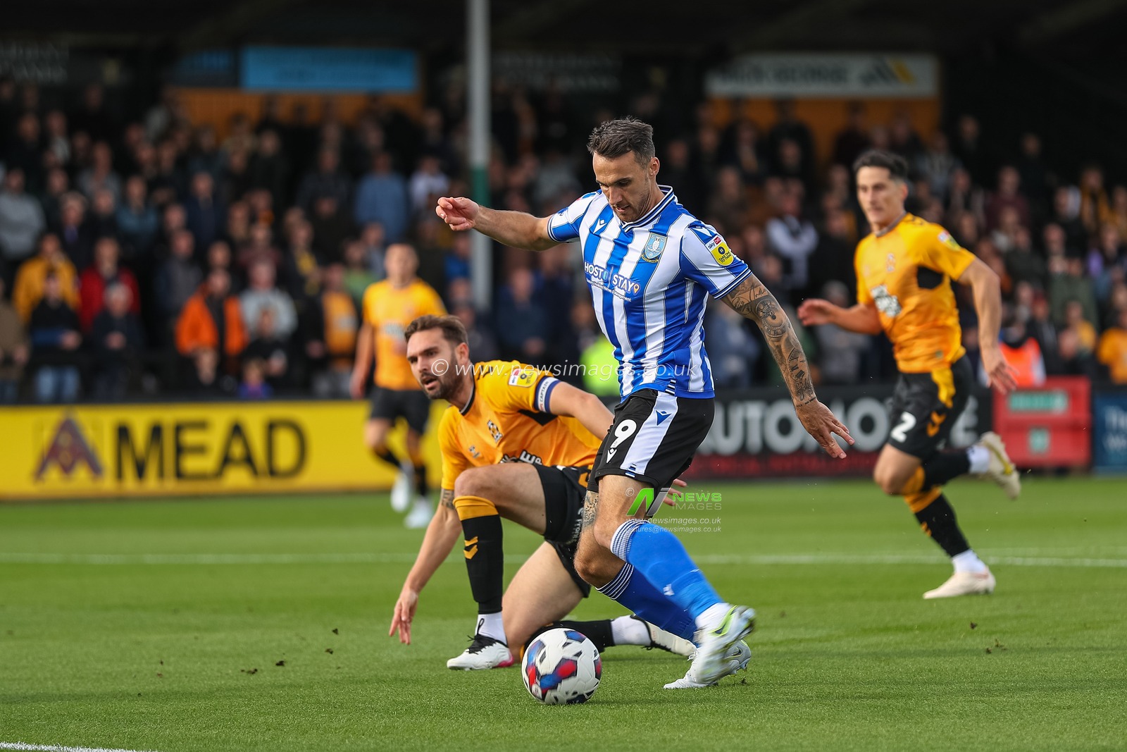 Lee Gregory #9 of Sheffield Wednesday scores a goal to make it 0-1 during the Sky Bet League 1 match Cambridge United vs Sheffield Wednesday at Abbey Stadium, Cambridge, United Kingdom, 15th October 2022

(Photo by Gareth Evans/News Images)