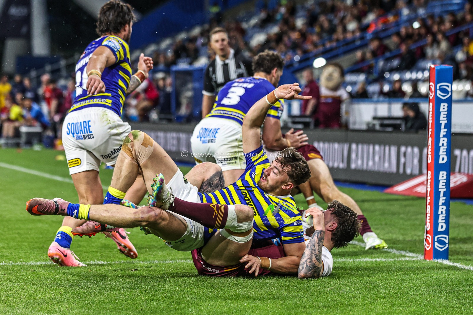 Matty Ashton of Warrington Wolves appeals for a try during the Betfred Super League round 10 match Huddersfield Giants vs Warrington Wolves at Accu Stadium, Huddersfield, United Kingdom on 02 May 2026

(Photo by Alfie Cosgrove/News Images)