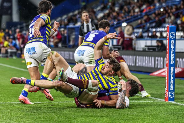 Matty Ashton of Warrington Wolves appeals for a try during the Betfred Super League round 10 match Huddersfield Giants vs Warrington Wolves at Accu Stadium, Huddersfield, United Kingdom on 02 May 2026

(Photo by Alfie Cosgrove/News Images)