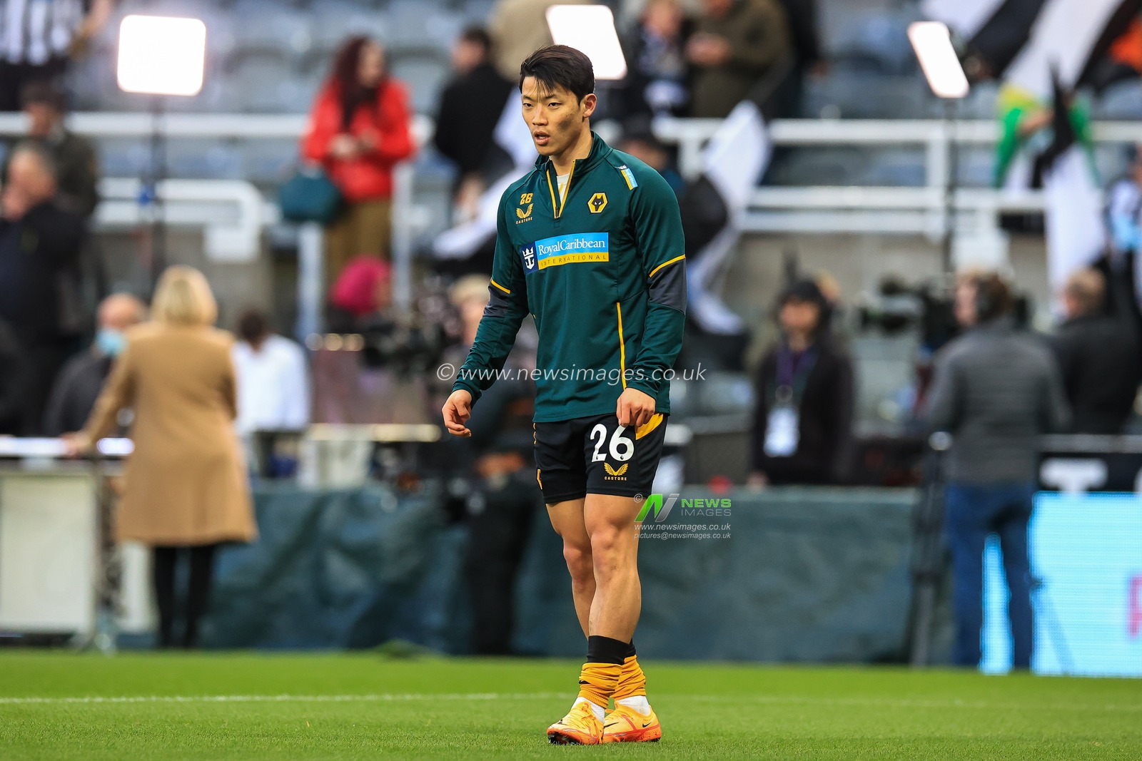 Hwang Hee-chan #26 of Wolverhampton Wanderers during the pre-game warmup