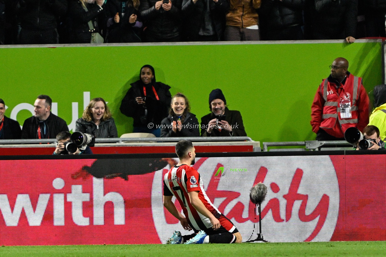 Neal Maupay of Brentford celebrates his goal to make it 1-0 during the Premier League match Brentford vs Manchester City at The Gtech Community Stadium, London, United Kingdom, 5th February 2024

(Photo by Cody Froggatt/News Images)
