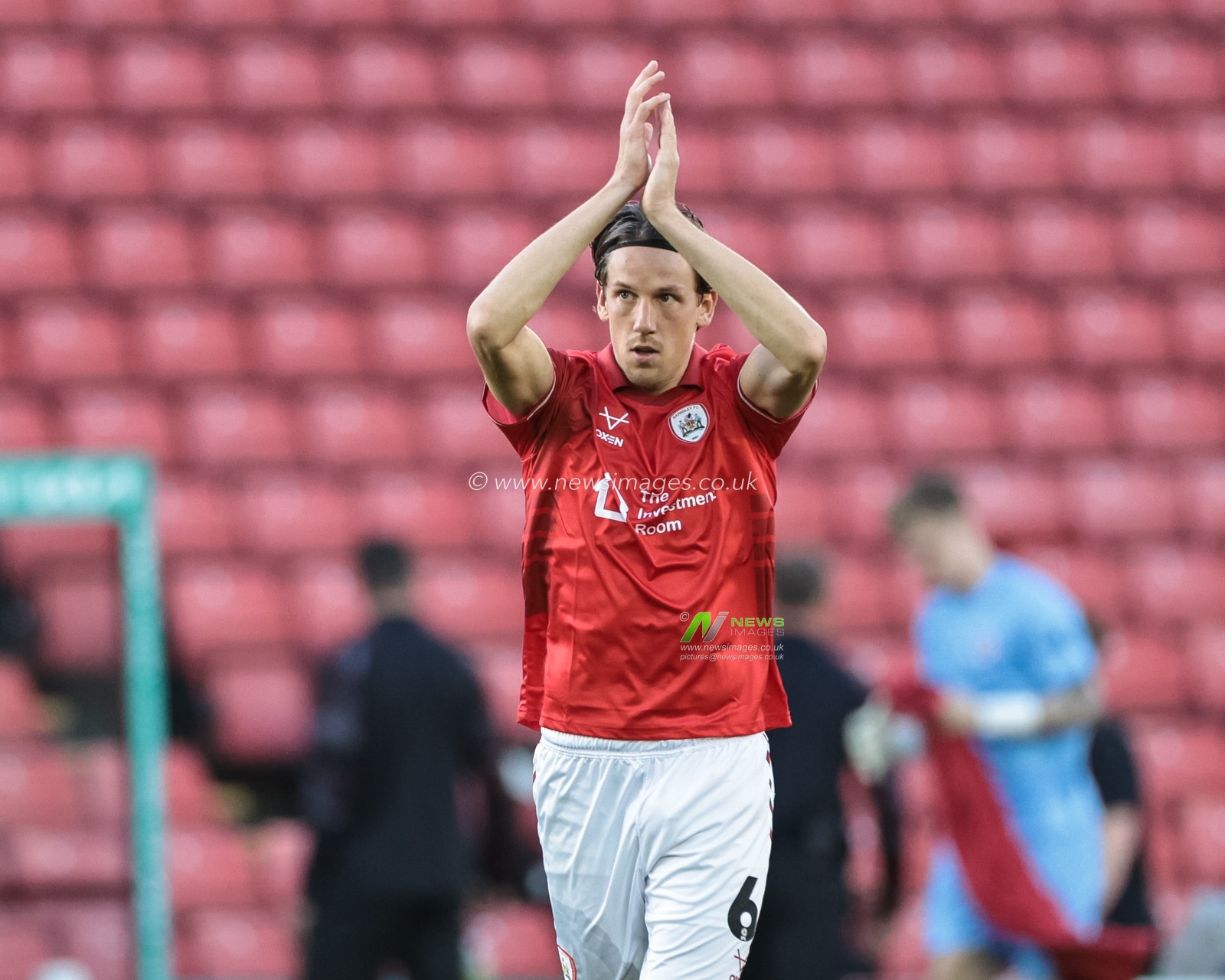 MaÃ«l de Gevigney of Barnsley applauds the fans during the Carabao Cup match Barnsley vs Rotherham United at Oakwell, Barnsley, United Kingdom, 26th August 2025

(Photo by Mark Cosgrove/News Images)