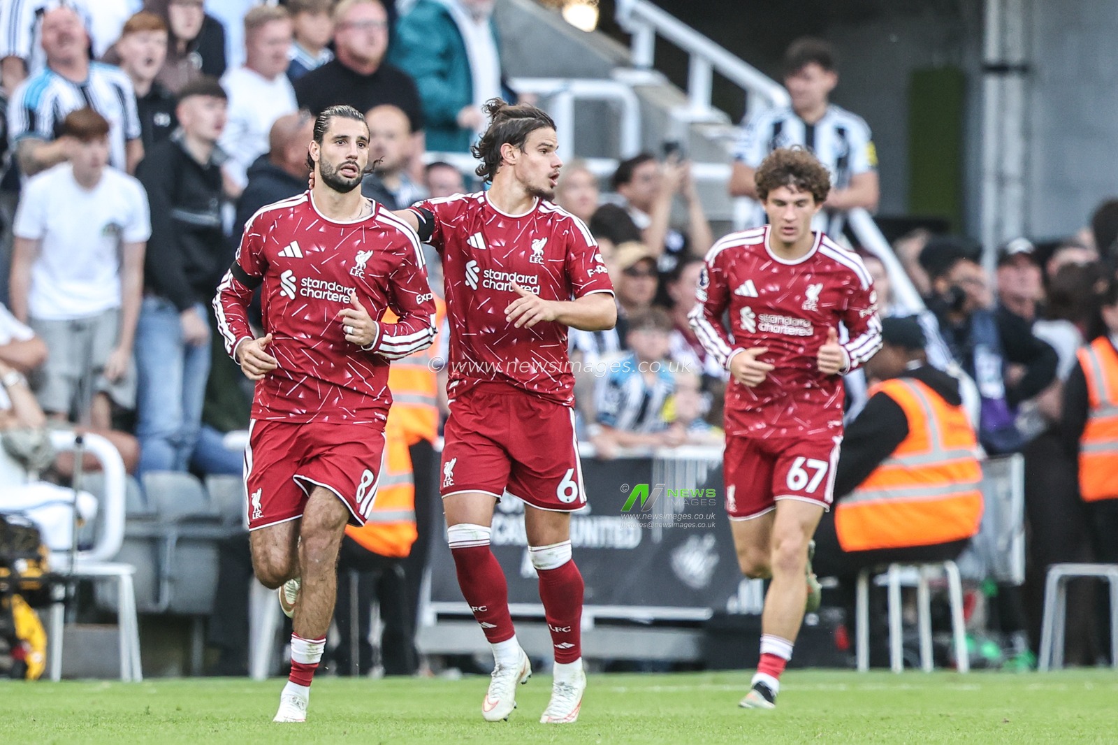 Dominik Szoboszlai of Liverpool celebrates his goal to make it 2-2 during the Premier League match Newcastle Untied vs Liverpool at St. James's Park, Newcastle, United Kingdom on 23 August 2026

(Photo by Alfie Cosgrove/News Images)