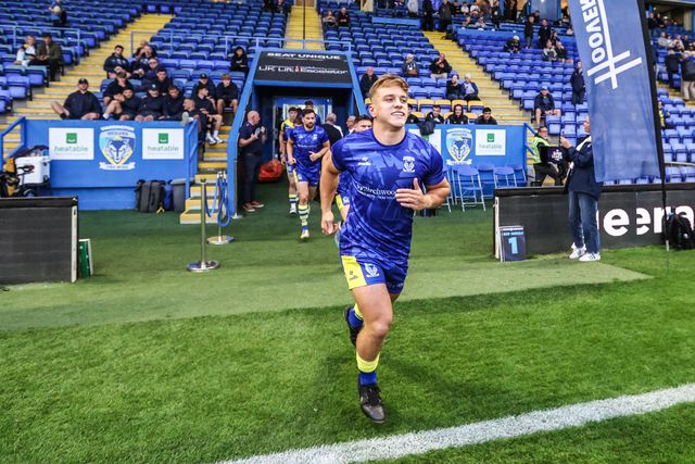 Leon Hayes of Warrington Wolves in the pre-game warm up during the Betfred Super League Round 24 match Warrington Wolves vs Salford Red Devils at Halliwell Jones Stadium, Warrington, United Kingdom, 29th August 2025

(Photo by Alfie Cosgrove/News Images)