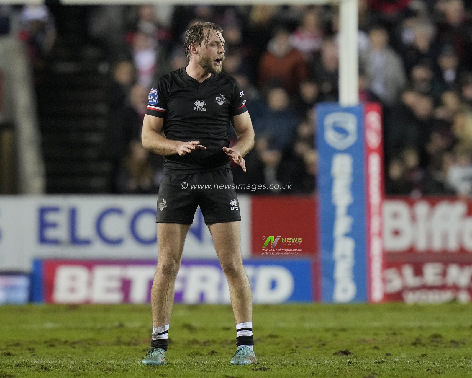 James Meadows of London Broncos shouts instructions during the Betfred Super League Round 1 match St Helens vs London Broncos at Totally Wicked Stadium, St Helens, United Kingdom, 16th February 2024

(Photo by Steve Flynn/News Images)