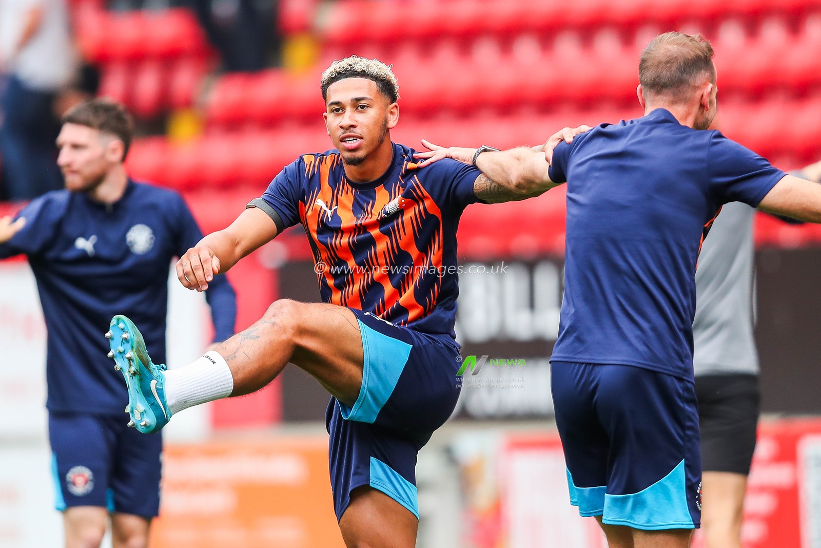Jordan Lawrence-Gabriel of Blackpool warms up prior to the Sky Bet League 1 match Charlton Athletic vs Blackpool at The Valley, London, United Kingdom, 21st September 2024

(Photo by Izzy Poles/News Images)