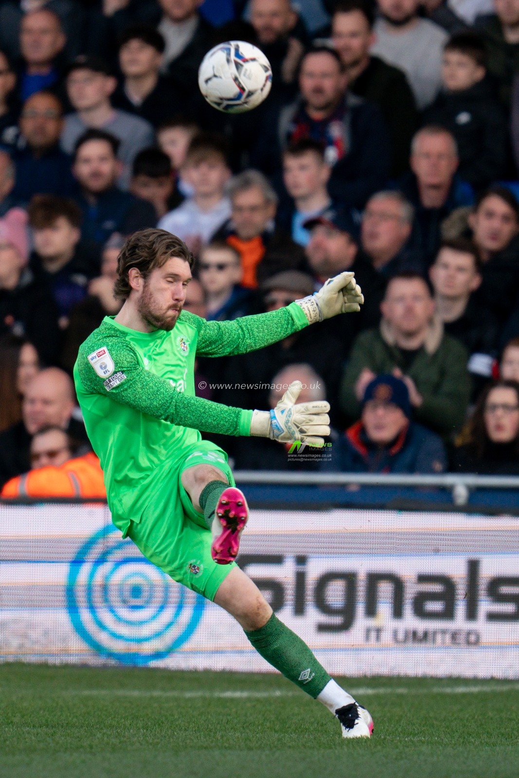 Jed Steer #25 of Luton Town clears the ball