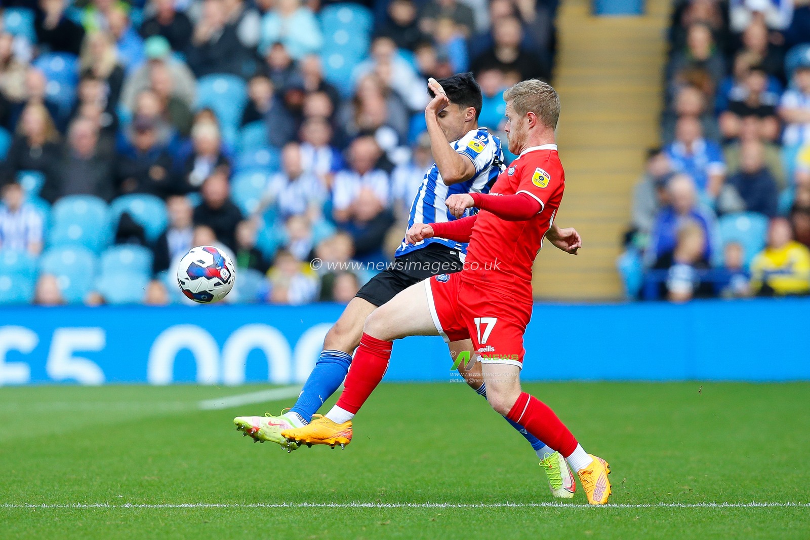 Reece James #33 of Sheffield Wednesday and Daryl Horgan #17 of Wycombe Wanderers during the Sky Bet League 1 match Sheffield Wednesday vs Wycombe Wanderers at Hillsborough, Sheffield, United Kingdom, 24th September 2022

(Photo by Ben Early/News Images)