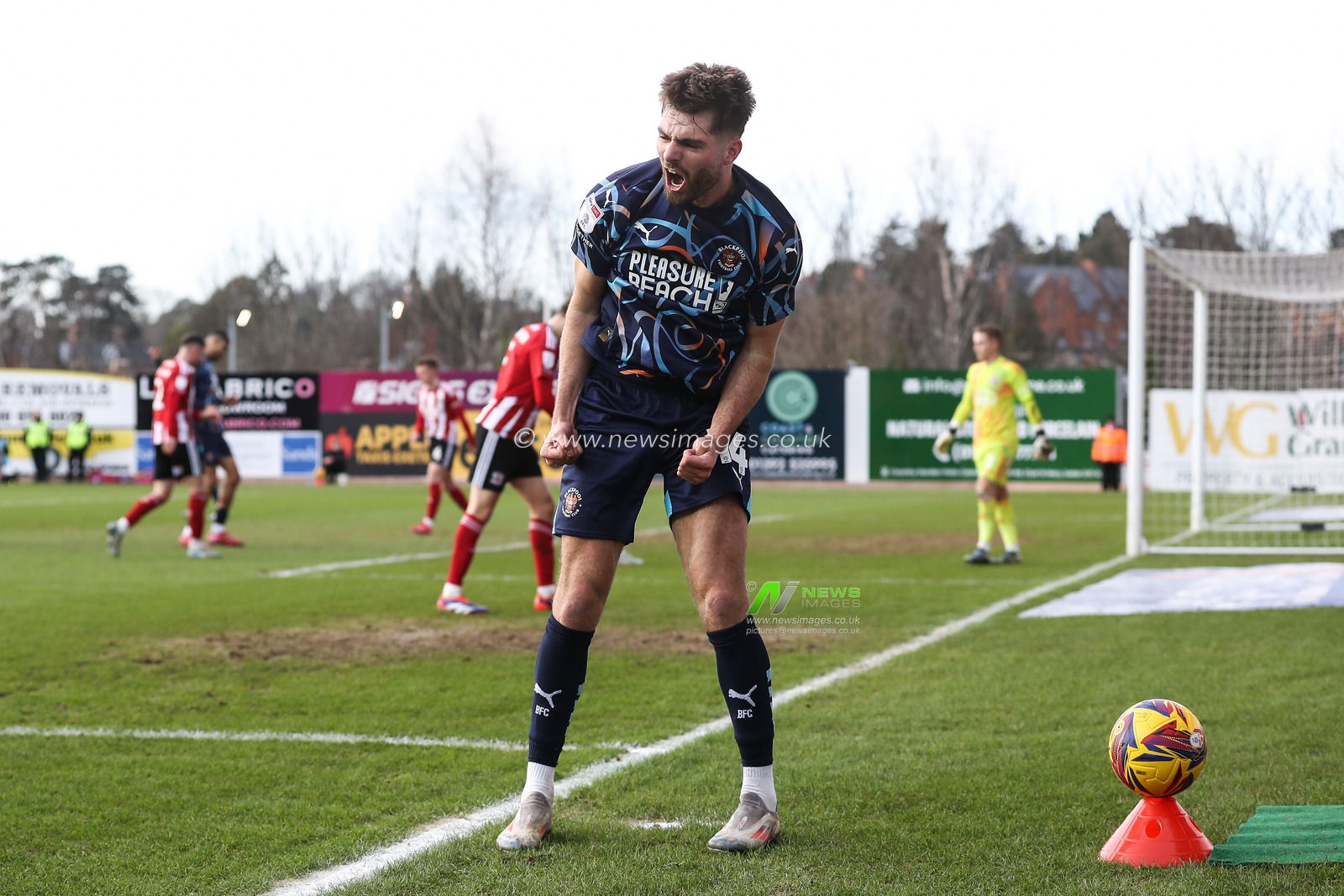 Tom Bloxham of Blackpool reacts to a missed chance on goal during the Sky Bet League 1 match Exeter City vs Blackpool at St James' Park, Exeter, United Kingdom, 25th January 2025

(Photo by Gareth Evans/News Images)