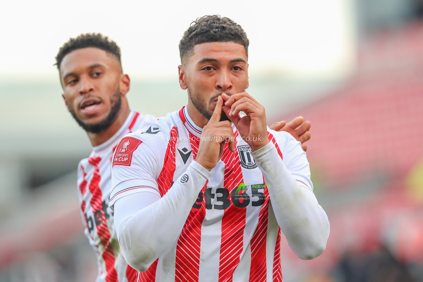 Josh Laurent #28 of Stoke City celebrates his goal to make it 2-1 during the Emirates FA Cup fourth round match Stoke City vs Stevenage at Bet365 Stadium, Stoke-on-Trent, United Kingdom, 29th January 2023

(Photo by Gareth Evans/News Images)
