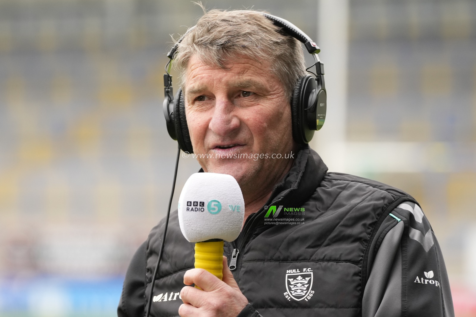 Tony Smith Head Coach of Hull FC gives an interview to BBC 5 Live after the Betfred Super League Round 7 match Warrington Wolves vs Hull FC at Halliwell Jones Stadium, Warrington, United Kingdom, 1st April 2023

(Photo by Steve Flynn/News Images)