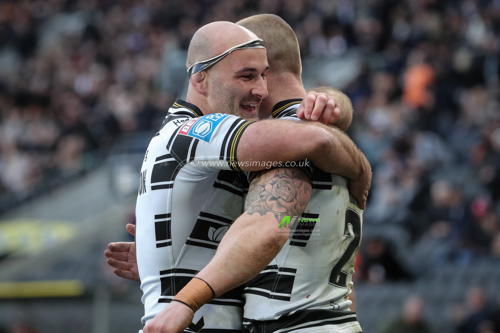 Adam Swift #2 of Hull FC celebrates his try with Danny Houghton #9 and makes the score 24-6 in the first half of the Betfred Super League Round 1 match Hull FC vs Castleford Tigers at MKM Stadium, Hull, United Kingdom, 19th February 2023

(Photo by James Heaton/News Images)